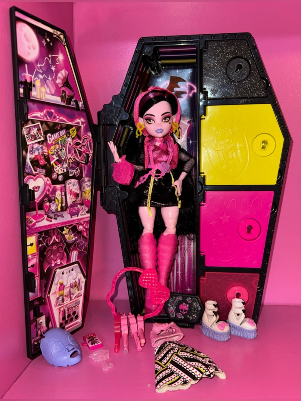 Monster High Skulltimate Secrets Neon Frights Draculaura